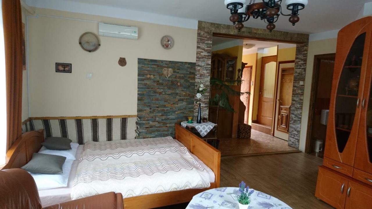 Rita Apartman Денешдиаш Экстерьер фото